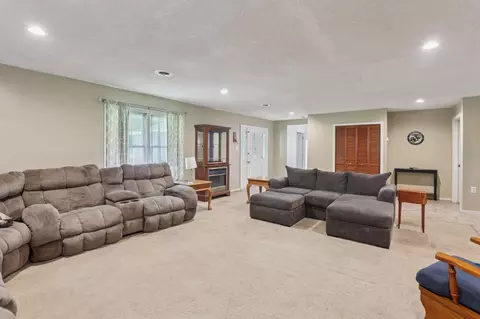 Living - 549 Kildav Loop Rd, Evarts, KY 40828 photo 2 of 2
