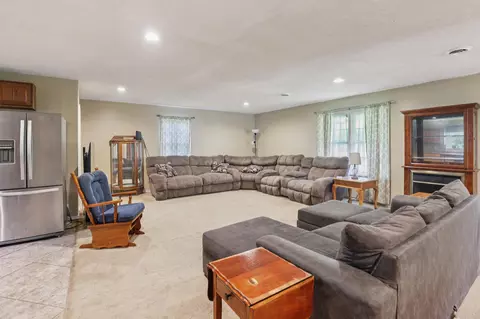 Living - 549 Kildav Loop Rd, Evarts, KY 40828 photo 1 of 2