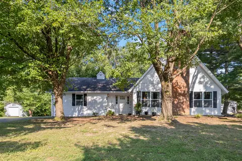 132 Robertson St, Russell Springs, KY 42642