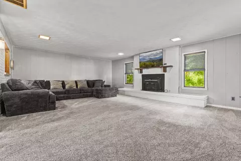 Living - 1007 Knapp Ave, Morehead, KY 40351 photo 1 of 5