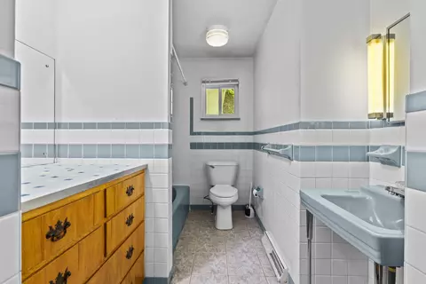 Bath - 1007 Knapp Ave, Morehead, KY 40351 photo 1 of 4