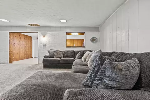 Living - 1007 Knapp Ave, Morehead, KY 40351 photo 4 of 5