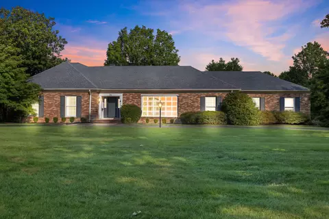 216 Country Ln, Frankfort, KY 40601