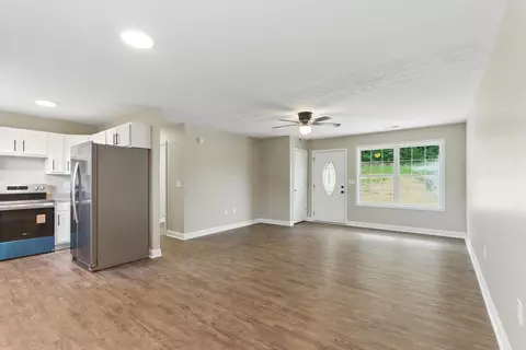 Living - 2461 Lambert Rd, Berea, KY 40403 photo 3 of 4