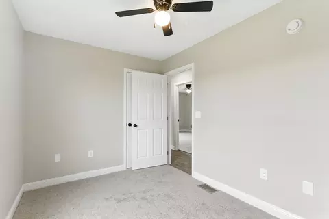 Bedroom - 2461 Lambert Rd, Berea, KY 40403 photo 2 of 7