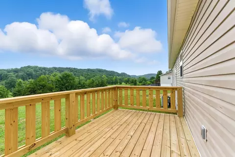 Exterior - 2461 Lambert Rd, Berea, KY 40403 photo 4 of 7