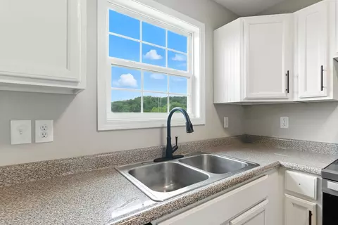 Kitchen - 2461 Lambert Rd, Berea, KY 40403 photo 3 of 4