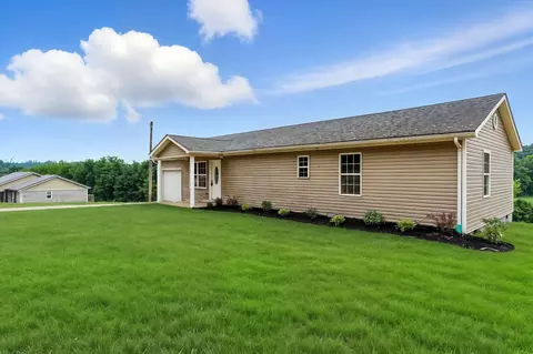 Exterior - 2461 Lambert Rd, Berea, KY 40403 photo 2 of 7