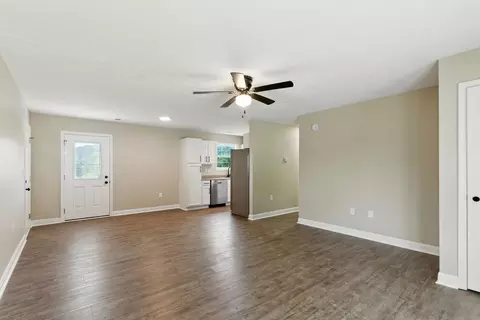 Living - 2461 Lambert Rd, Berea, KY 40403 photo 2 of 4