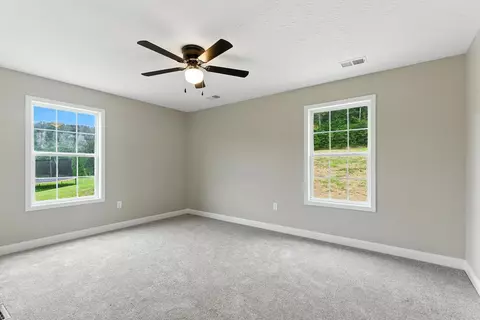 Bedroom - 2461 Lambert Rd, Berea, KY 40403 photo 3 of 7