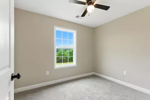 Bedroom - 2461 Lambert Rd, Berea, KY 40403 photo 6 of 7