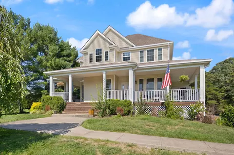 946 Pine Ridge Rd, Winchester, KY 40391