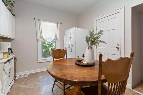 Dining - 201 Padgett St, Corbin, KY 40701 photo 6 of 6