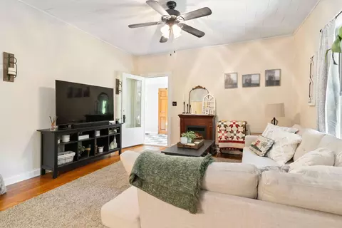 Living - 201 Padgett St, Corbin, KY 40701 photo 3 of 4