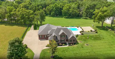 4550 Briar Hill Rd, Lexington, KY 40516