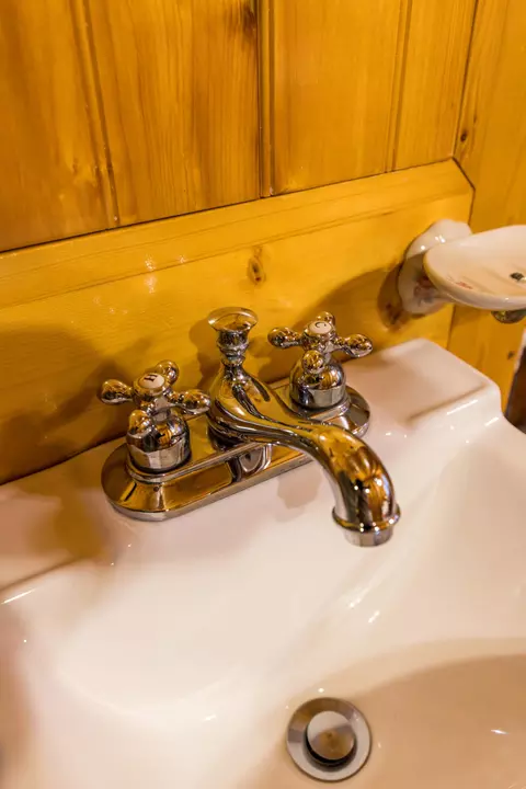 Bath - 1137 Paradise Dr, Rogers, KY 41365 photo 6 of 6