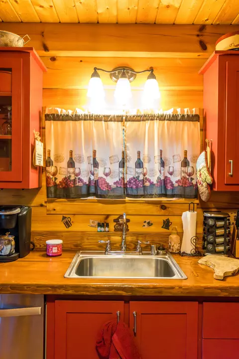 Kitchen - 1137 Paradise Dr, Rogers, KY 41365 photo 4 of 7