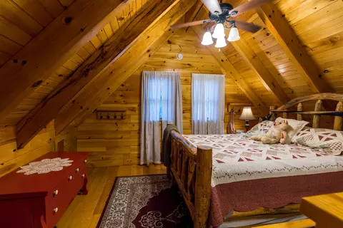 Bedroom - 1137 Paradise Dr, Rogers, KY 41365 photo 2 of 4