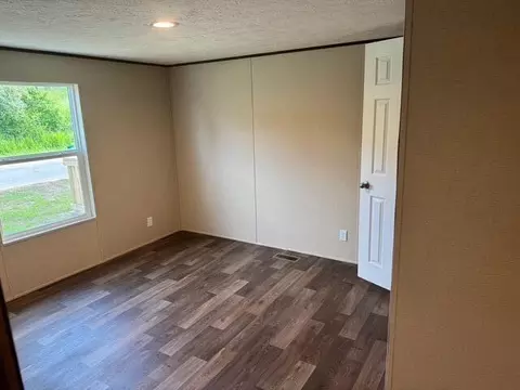 Bedroom - 130 Dixon Dr, Corbin, KY 40701 photo 4 of 4