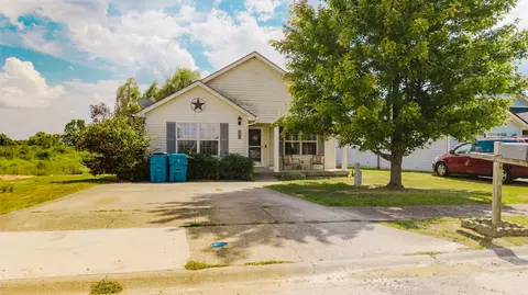 210 Charles Carr Dr, Harrodsburg, KY 40330