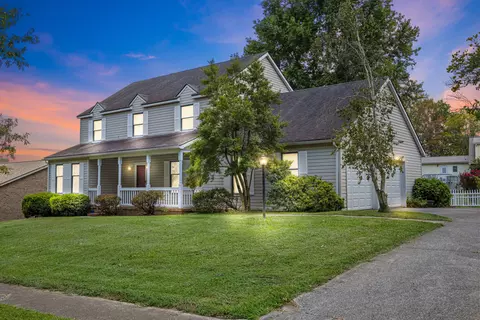 205 Chardonnay Ct, Winchester, KY 40391