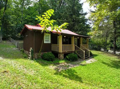 13444 2004 Hwy, Mckee, KY 40447