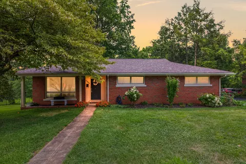 1560 Beacon Hill Rd, Lexington, KY 40504