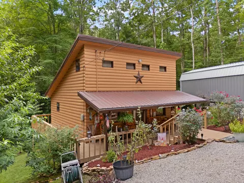 66 Raymond Rd, Wellington, KY 40387