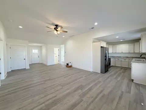 Living - 228 Brook Cv, Berea, KY 40403 photo 3 of 3