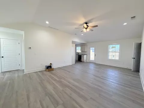 Living - 228 Brook Cv, Berea, KY 40403 photo 2 of 3