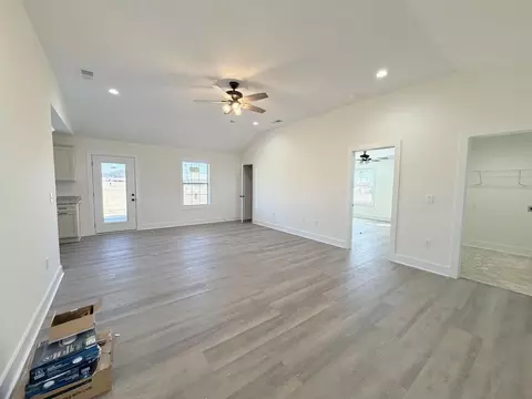 Living - 228 Brook Cv, Berea, KY 40403 photo 1 of 3