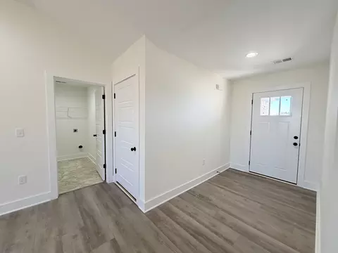 Entry Way - 228 Brook Cv, Berea, KY 40403 photo 1 of 2