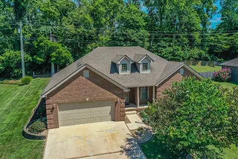 136 Legacy Dr, Berea, KY 40403