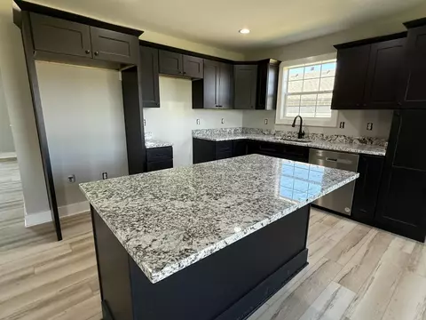 Kitchen - 236 Brook Cv, Berea, KY 40403 photo 2 of 2