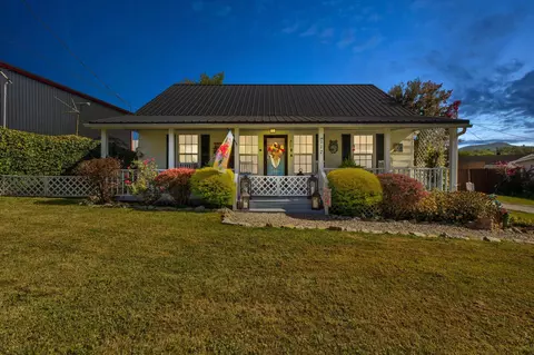 117 E Halls Rd, Stanton, KY 40380