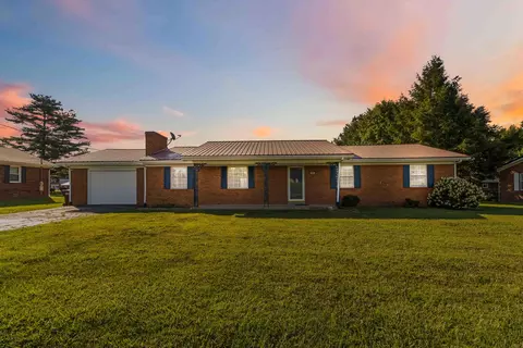 137 Meadowlark Dr, Crab Orchard, KY 40419