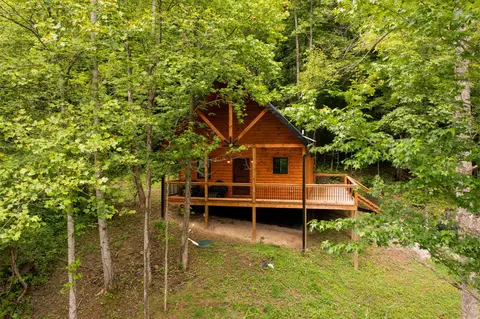 1400 Star Gap Rd, Slade, KY 40376