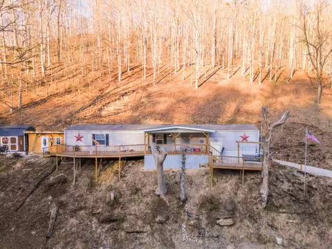 5009 Blacklog Dr, Inez, KY 41224