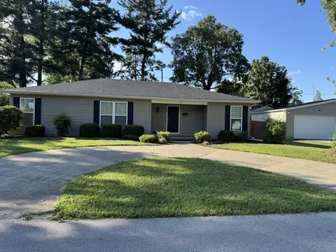 104 Greenview Dr, Lawrenceburg, KY 40342