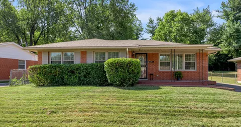 1114 Briarwood Dr, Lexington, KY 40511