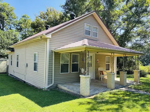 374 Maple St, Russell Springs, KY 42642