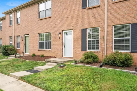 415 Dabney Dr, Lexington, KY 40509