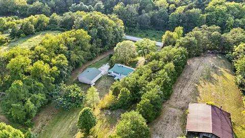 2498 Spout Springs Rd, Irvine, KY 40336