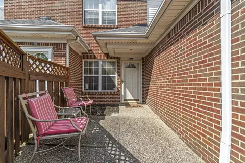 402 Blue Rose Ct, Louisville, KY 40223
