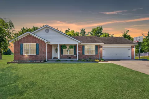 102 General Cleburne Dr, Richmond, KY 40475