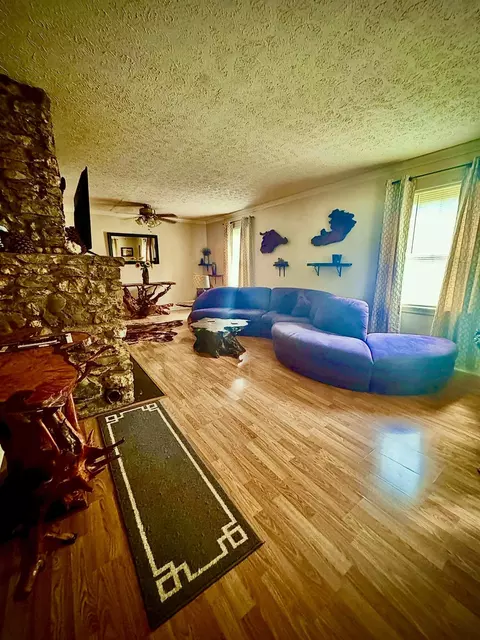Living - 975 Boat Dock Rd, Somerset, KY 42501 photo 1 of 3