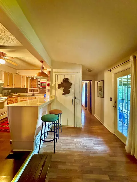 Entry Way - 975 Boat Dock Rd, Somerset, KY 42501 photo 2 of 3