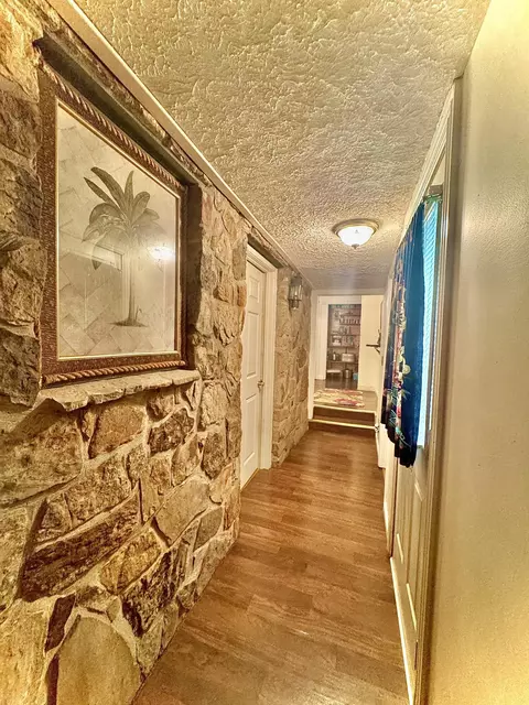 Entry Way - 975 Boat Dock Rd, Somerset, KY 42501 photo 3 of 3