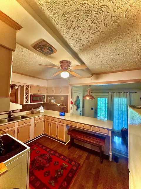 Kitchen - 975 Boat Dock Rd, Somerset, KY 42501 photo 2 of 3