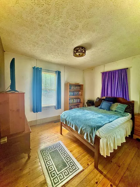 Bedroom - 975 Boat Dock Rd, Somerset, KY 42501 photo 2 of 2